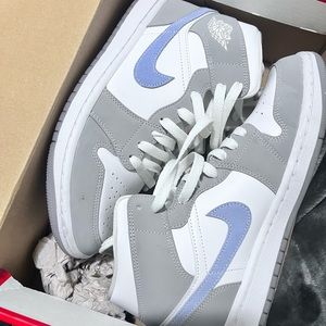 Wolf Grey Jordan 1 Mid